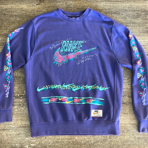 Nike Other - Nike men’s crew neck 80s graphic purple sweatshirt